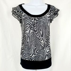 Daytrip SMALL Black white SS Scoop Neck Shirt